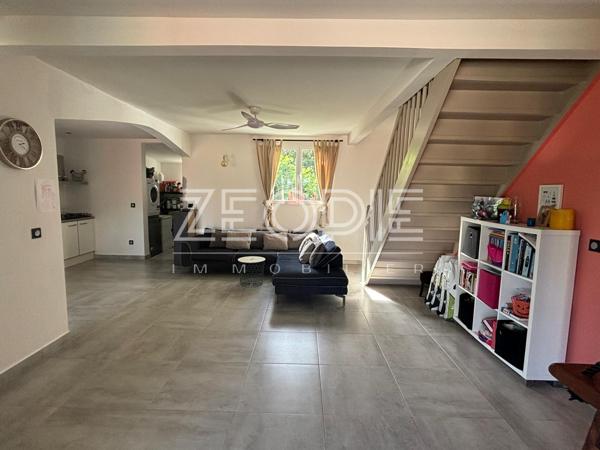 Saint-François (97118) Villa 4 chambres de 160m² environ sur un terrain de 1000m² avec piscine.