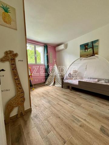 Saint-François (97118) Villa 4 chambres de 160m² environ sur un terrain de 1000m² avec piscine.