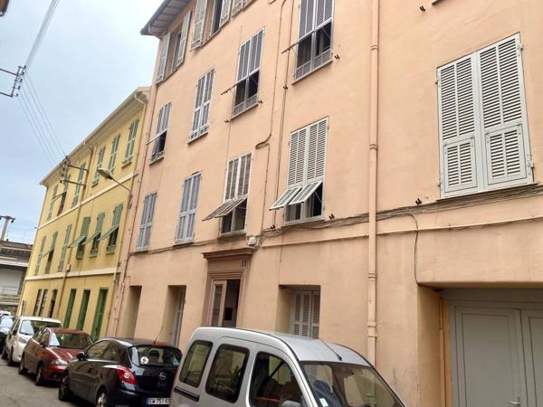 06500 Menton – CENTRE-VILLE – APPARTEMENT 3 PIÈCES AVEC BALCON ET CAVE – DERNIER ÉTAGE