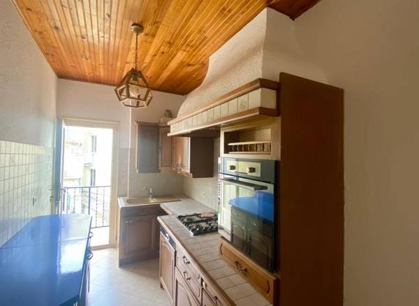 06500 Menton – CENTRE-VILLE – APPARTEMENT 3 PIÈCES AVEC BALCON ET CAVE – DERNIER ÉTAGE