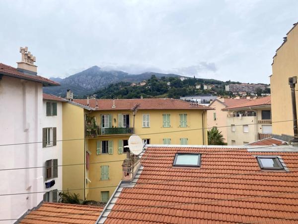 06500 Menton – CENTRE-VILLE – APPARTEMENT 3 PIÈCES AVEC BALCON ET CAVE – DERNIER ÉTAGE