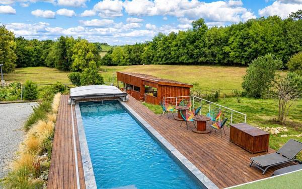 PROPRIÉTÉ EN PIERRE ENTIEREMENT RÉNOVÉE - 4 HECTARES - BOX CHEVAUX - PISCINE