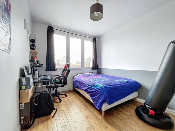 Sur la commune de Saint Jacques de la Landes ,à l’intérieur du périphérique Rennais. À proximité immédiate du métro, ligne de bus, écoles et espaces verts.