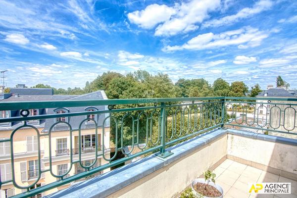 Versailles Notre-Dame Pars Appartement duplex 6 pièce(s) 150 m² carrez situé au 3ème et dernier étage avec ascenseur, balcon, cave et parkings 1 596 500 € **  - Référence  28687