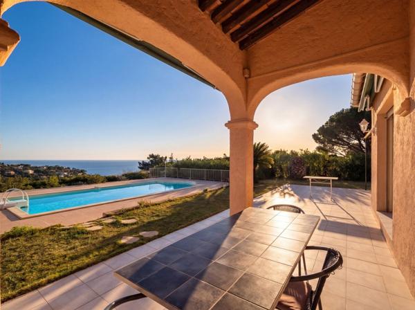 Vente Villa de luxe Les Issambres 5 Pièces 140 m²