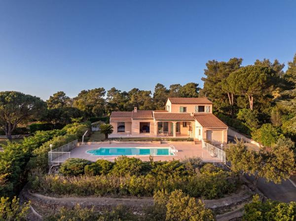 Vente Villa de luxe Les Issambres 5 Pièces 140 m²