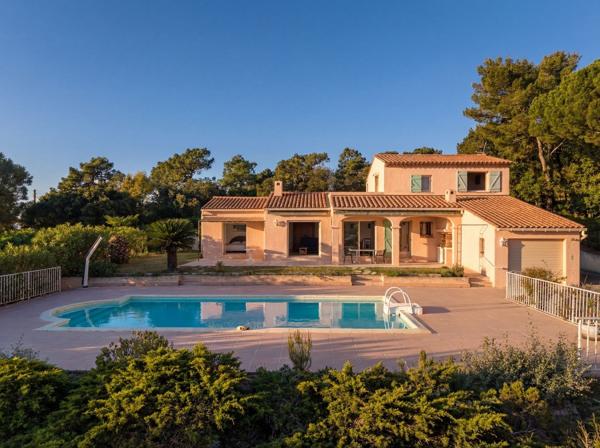 Vente Villa de luxe Les Issambres 5 Pièces 140 m²