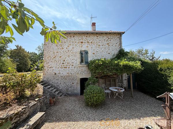 Vente
                Maison67 m² - 4 Pièces -
                    SAINT PIERRE LES ETIEUX (18210)
