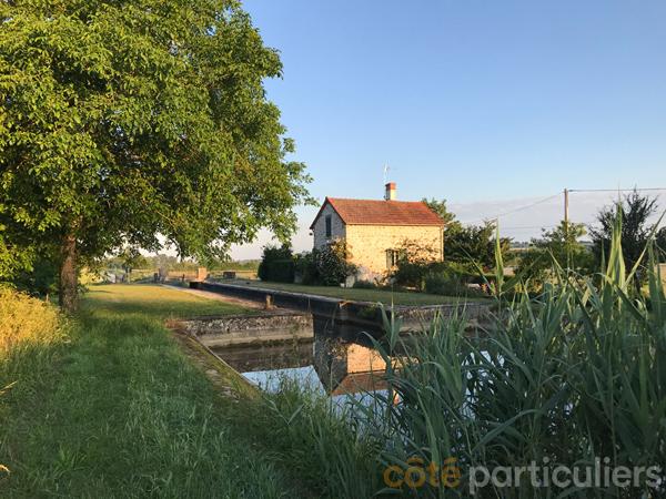 Vente
                Maison67 m² - 4 Pièces -
                    SAINT PIERRE LES ETIEUX (18210)