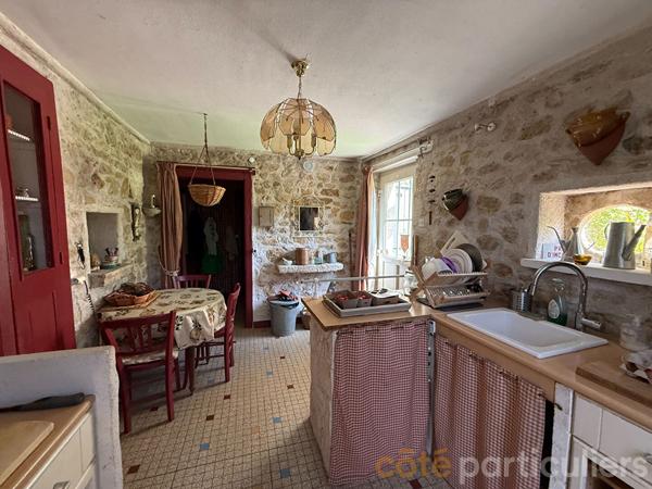 Vente
                Maison67 m² - 4 Pièces -
                    SAINT PIERRE LES ETIEUX (18210)