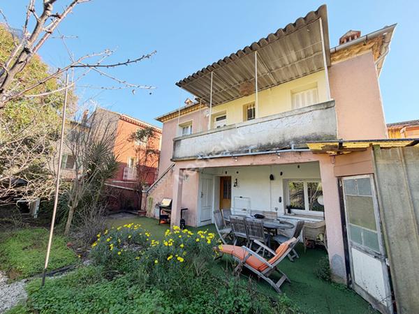 LE PRADET - Centre ville - Maison en 2 logements - Garage