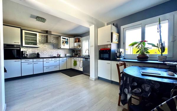 Maison à vendre    7 pièces • 208 m2 Bihorel