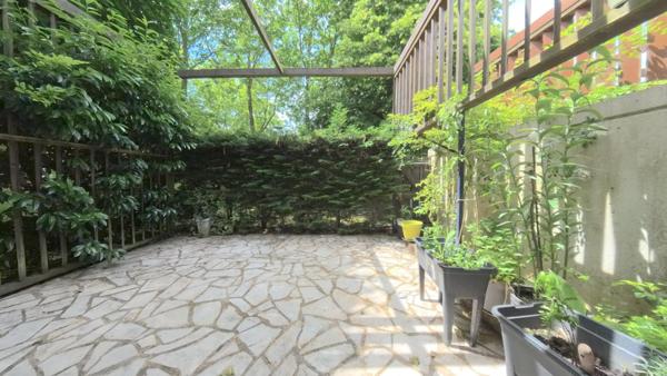 Généreux appartement familial 106 m² T6 en Rez de jardin proche gare, écoles et supermarché