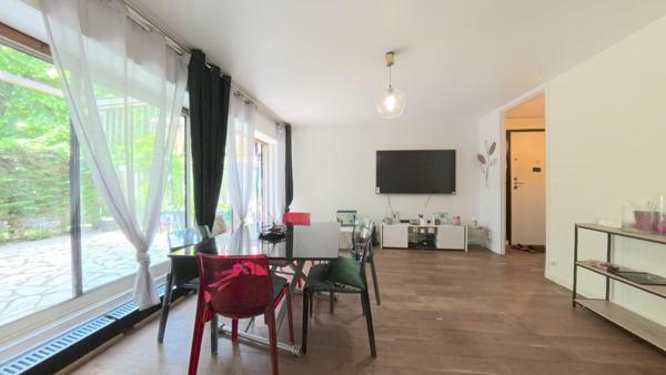 Généreux appartement familial 106 m² T6 en Rez de jardin proche gare, écoles et supermarché