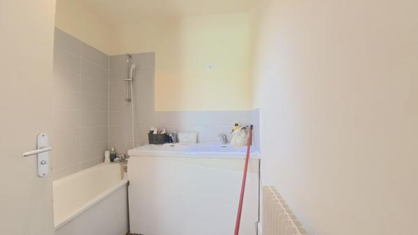 Généreux appartement familial 106 m² T6 en Rez de jardin proche gare, écoles et supermarché