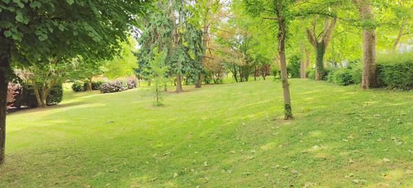 Généreux appartement familial 106 m² T6 en Rez de jardin proche gare, écoles et supermarché