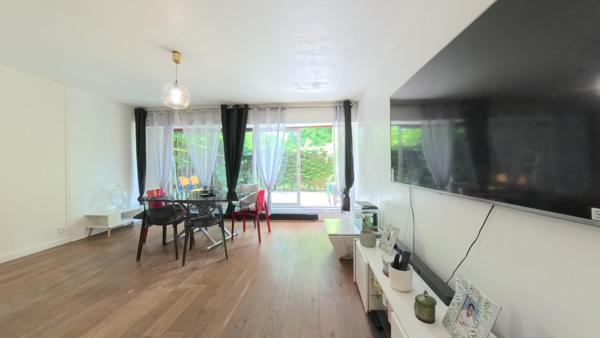 Généreux appartement familial 106 m² T6 en Rez de jardin proche gare, écoles et supermarché