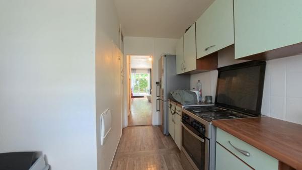 Généreux appartement familial 106 m² T6 en Rez de jardin proche gare, écoles et supermarché