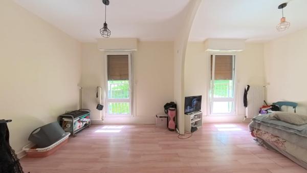 Généreux appartement familial 106 m² T6 en Rez de jardin proche gare, écoles et supermarché