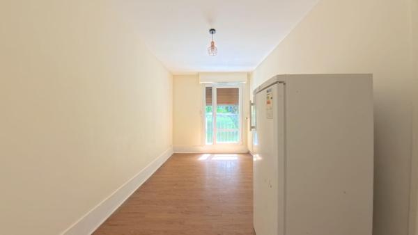 Généreux appartement familial 106 m² T6 en Rez de jardin proche gare, écoles et supermarché