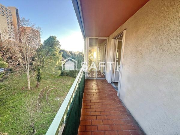 Grand appartement 7 pièces de 128 m² au dernier étage dans résidence sécurisée