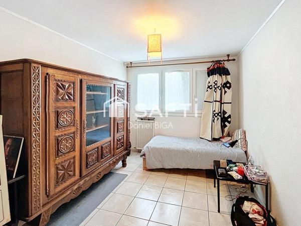 Grand appartement 7 pièces de 128 m² au dernier étage dans résidence sécurisée