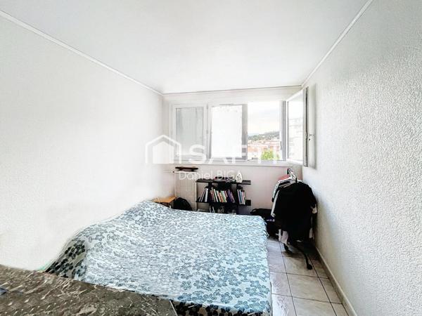 Grand appartement 7 pièces de 128 m² au dernier étage dans résidence sécurisée