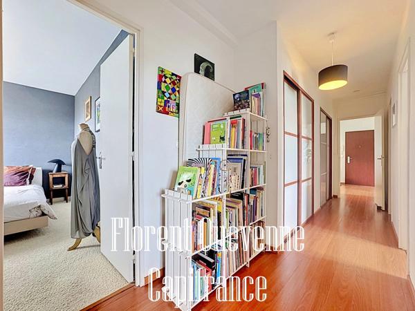 DERNIER ÉTAGE – 3 CHAMBRES – 47 m² DE PIÈCE DE VIE – BALCON AVEC VUE SUR PARC – GARAGE
