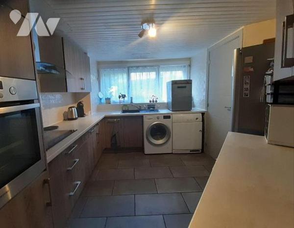 🏡 À Vendre ? Bar Commercial avec Gîte et Logement à SAINTE-BRIGITTE (56480)

Située a...