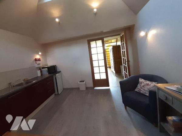 🏡 À Vendre ? Bar Commercial avec Gîte et Logement à SAINTE-BRIGITTE (56480)

Située a...