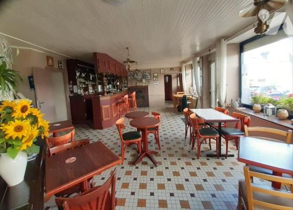 🏡 À Vendre ? Bar Commercial avec Gîte et Logement à SAINTE-BRIGITTE (56480)

Située a...