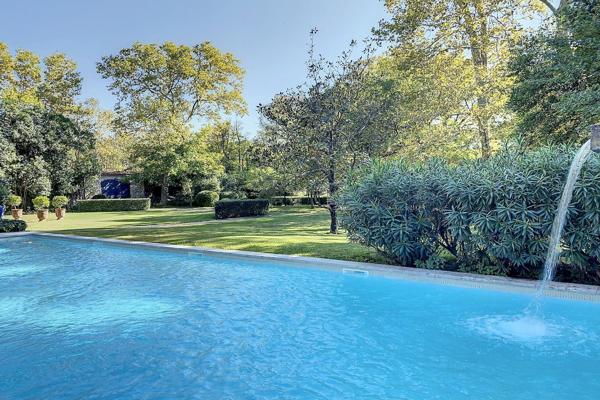 Vente Château Uzès 15 Pièces 880 m²