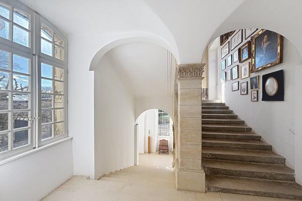 Vente Château Uzès 15 Pièces 880 m²