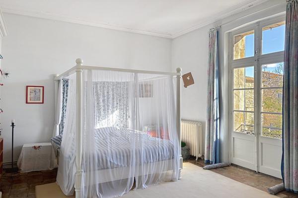 Vente Château Uzès 15 Pièces 880 m²