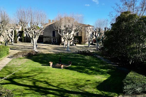Vente Château Uzès 15 Pièces 880 m²