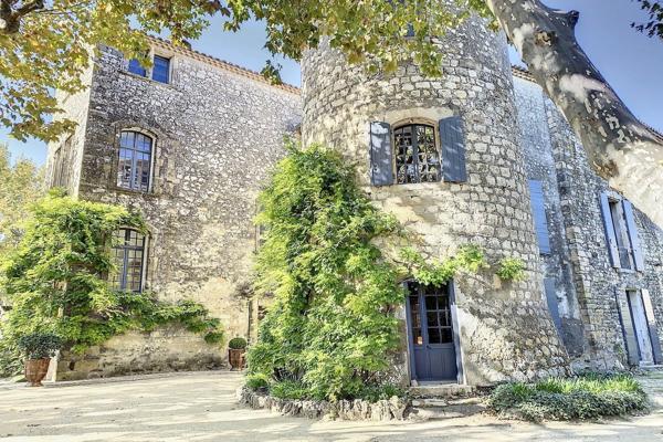 Vente Château Uzès 15 Pièces 880 m²