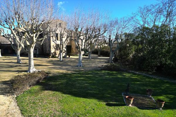 Vente Château Uzès 15 Pièces 880 m²