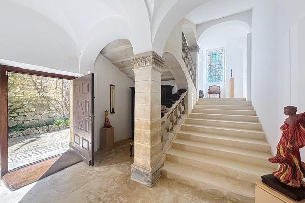 Vente Château Uzès 15 Pièces 880 m²
