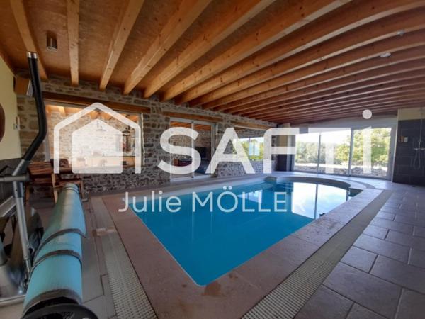 Ancien corps de ferme rénové avec piscine intérieure à Bonnat