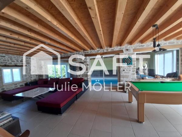 Ancien corps de ferme rénové avec piscine intérieure à Bonnat