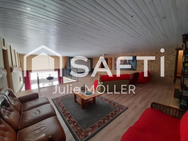 Ancien corps de ferme rénové avec piscine intérieure à Bonnat