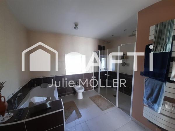 Ancien corps de ferme rénové avec piscine intérieure à Bonnat