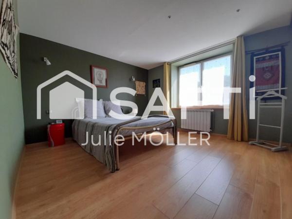 Ancien corps de ferme rénové avec piscine intérieure à Bonnat