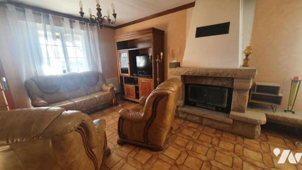 Maison d'habitation dans hameau en campagne