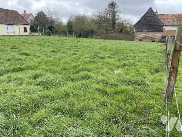 A VENDRE dans un sympathique village, entre CRECY EN PONTHIEU et SAINT RIQUIER, à 10 minutes d'...