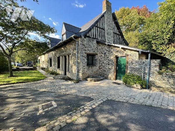 NOYAL SUR VILAINE
Longère 200m² habitables + dépendances - Terrain 5021m²