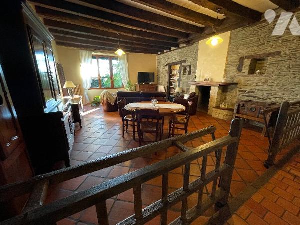 NOYAL SUR VILAINE
Longère 200m² habitables + dépendances - Terrain 5021m²