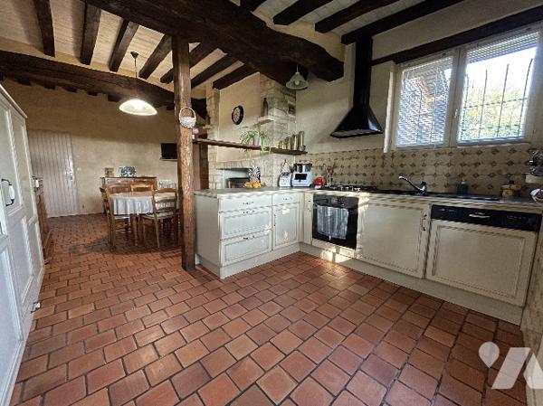 NOYAL SUR VILAINE
Longère 200m² habitables + dépendances - Terrain 5021m²