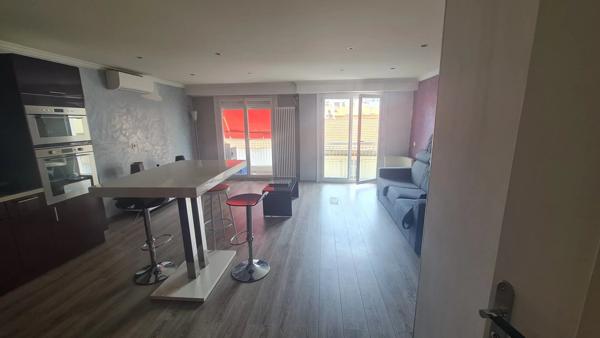 Vente                                                      Appartement
                        
                     1 pièces                      40 m2                     à Nice