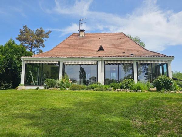 Belle maison familiale de 207 m² avec studio indépendant, piscine et vaste terrain arboré